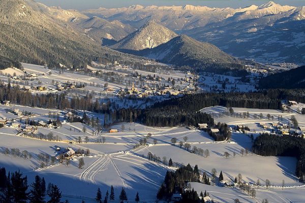 Blick aus der Vogelperspektive von der Ramsau im Winter