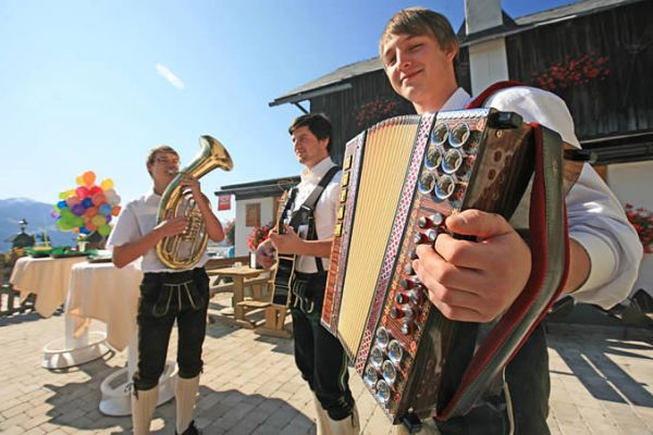 Die Musik spielt auf der Sonnenalm